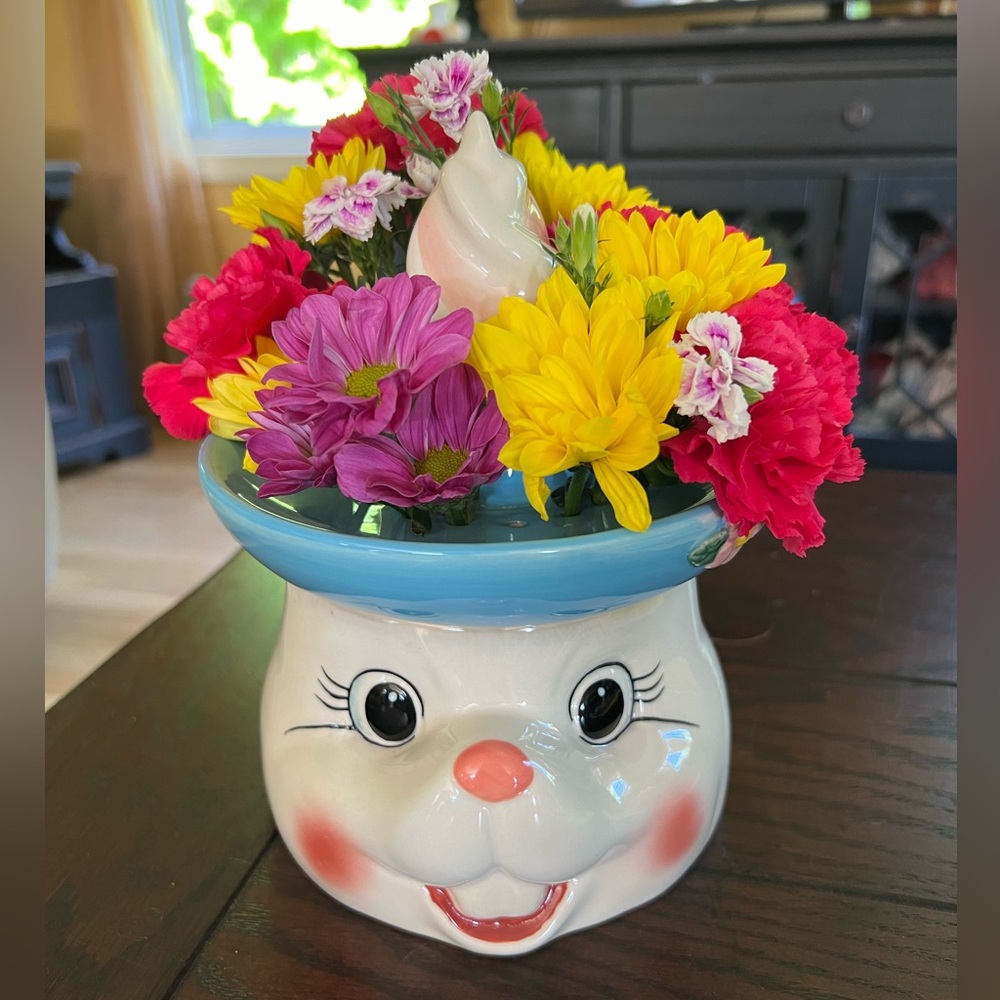 Bunny Rabbit Reamer/Juicer Pastel Ceramic Cracker Barrel, Collectible Vase